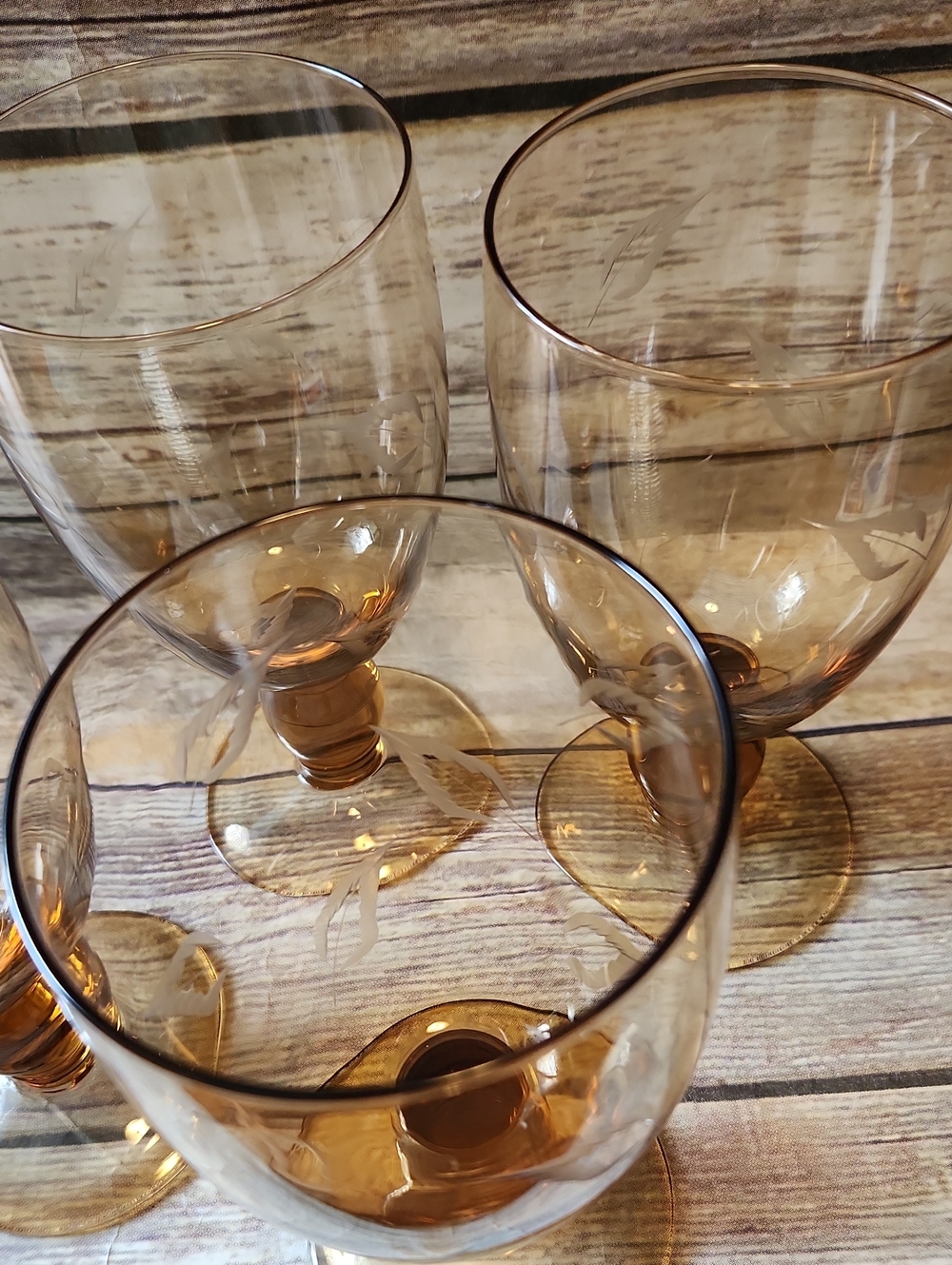 Set of 4 Amber Brown Vintage Drinking Goblets With Leaf Etchings - Picture 7 of 9